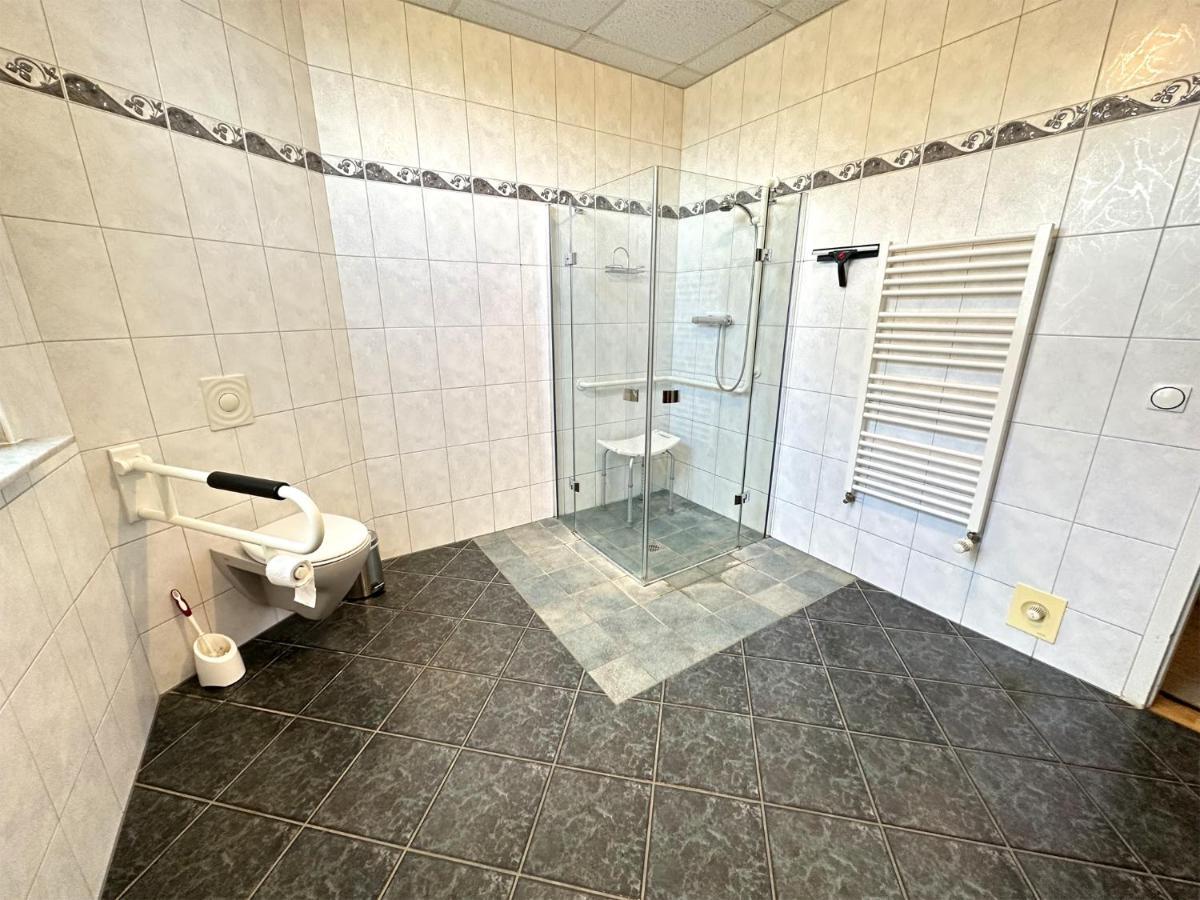 Behindertengerechte Ferienwohnung Nossentiner Huette Eksteriør billede